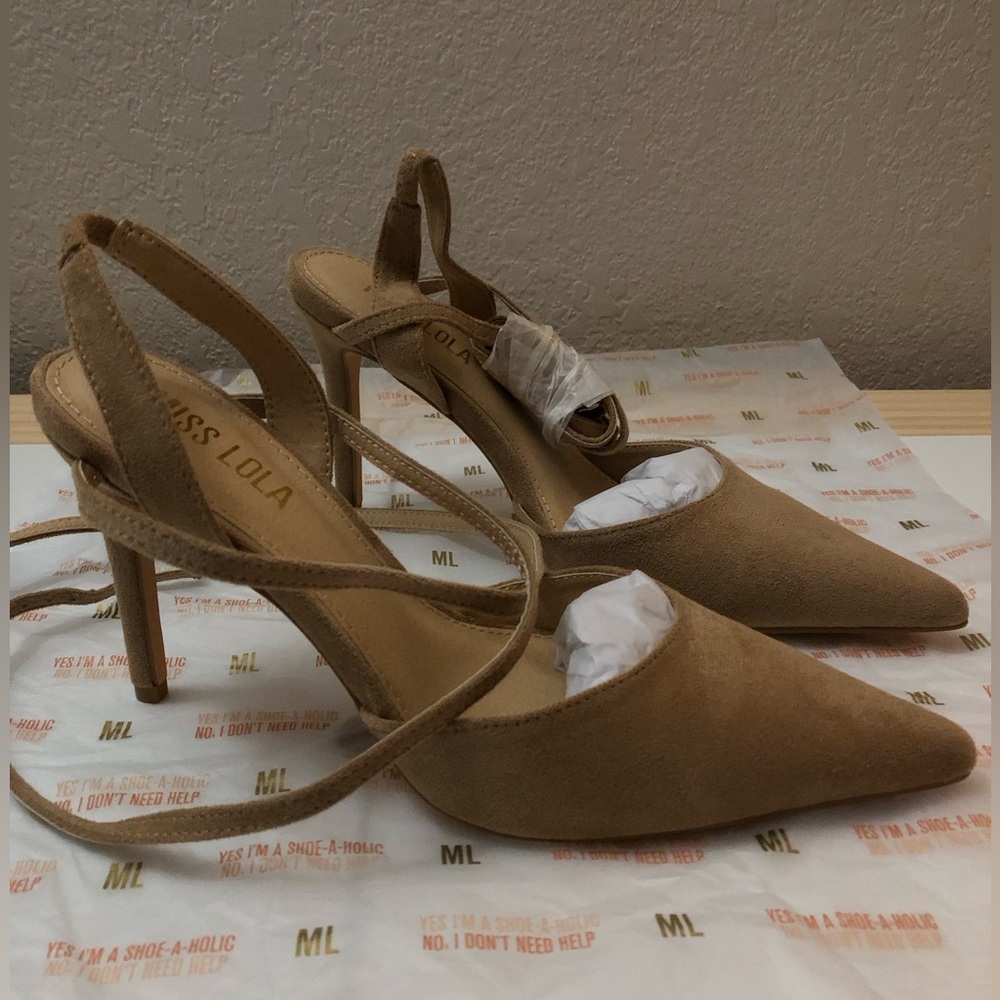 NWT MISS LOLA Nude Heels